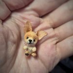 Вязаная миниатюрная игрушка чихуахуа Печенька