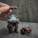 Вязаная миниатюрная игрушка Крысик-пират Джонни Сильверино