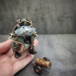 Вязаная миниатюрная игрушка Крысик-пират Джонни Сильверино