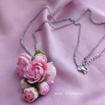 Подвеска с пионами