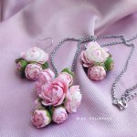 Подвеска с пионами