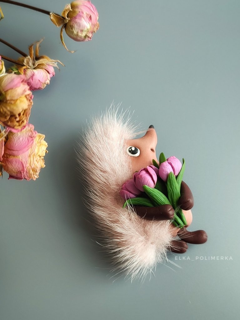 Брошь Ëжик с тюльпанами