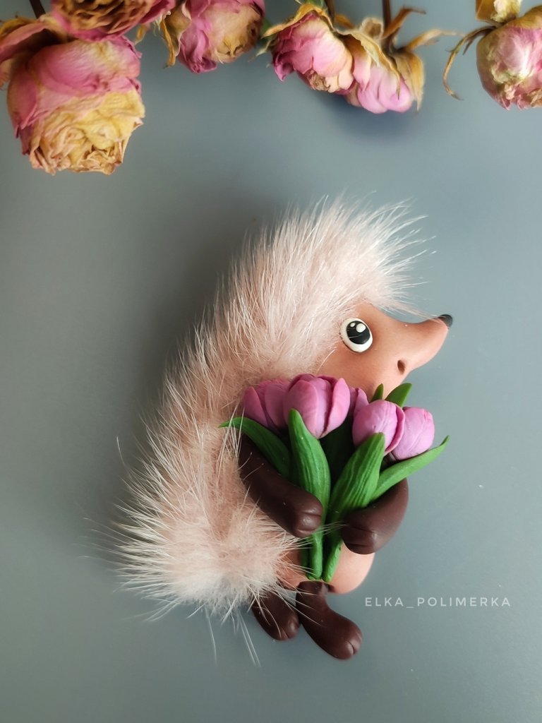 Брошь Ëжик с тюльпанами