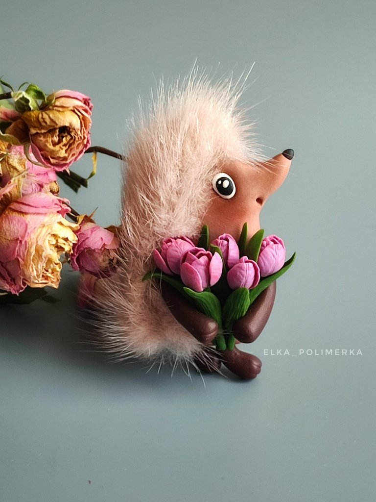 Брошь Ëжик с тюльпанами