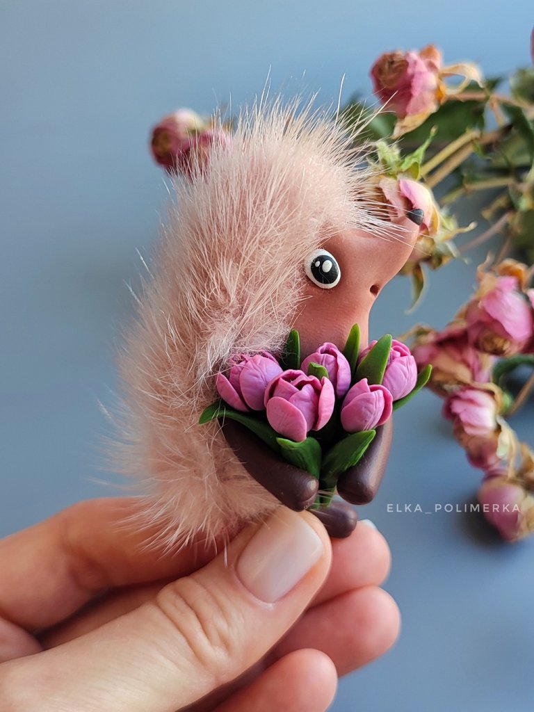 Брошь Ëжик с тюльпанами