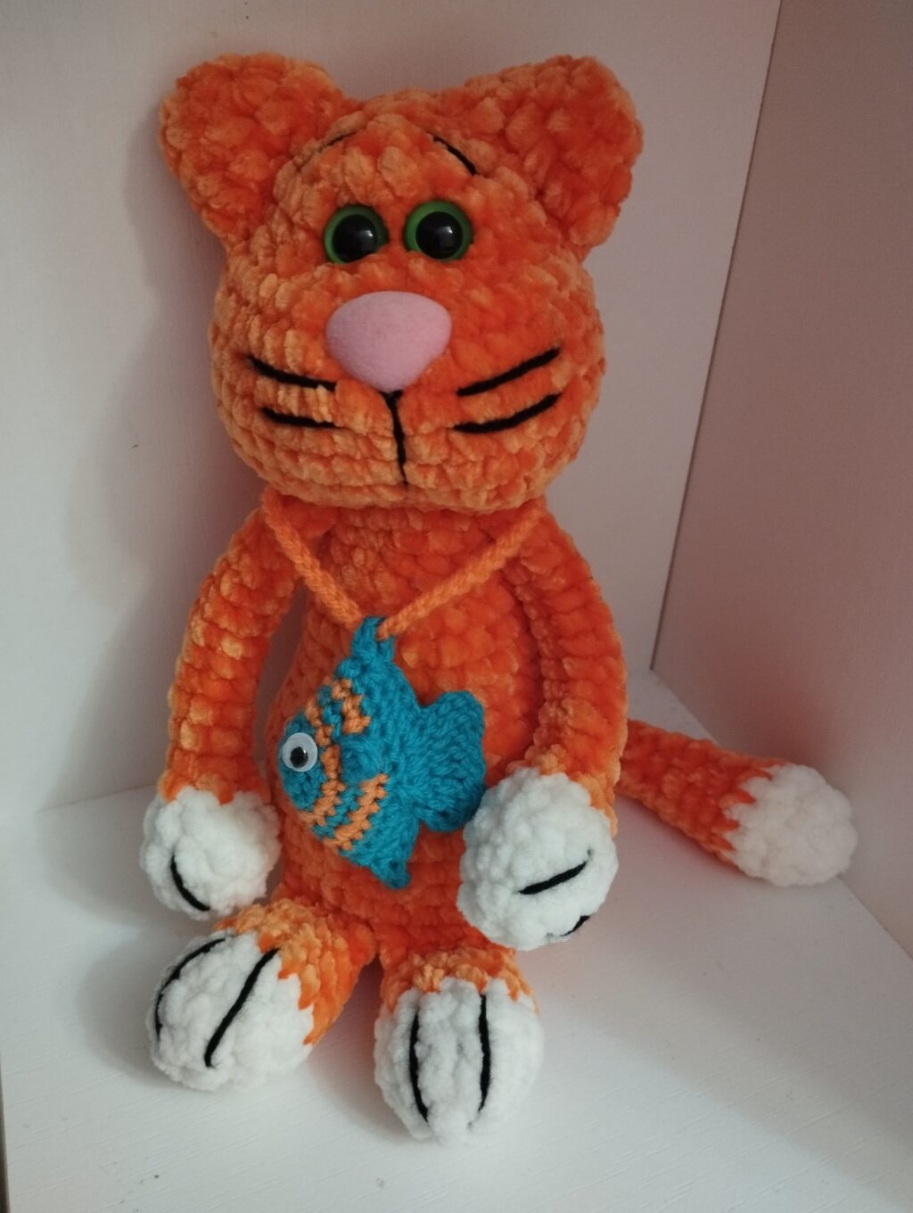 Логотип магазина Вязаные игрушки из плюшевой пряжи крючком.