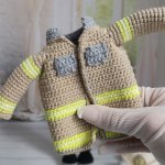 Кукла вязаная интерьерная «Пожарный»