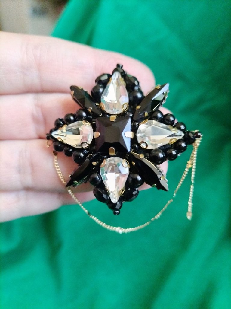 Брошь Классика