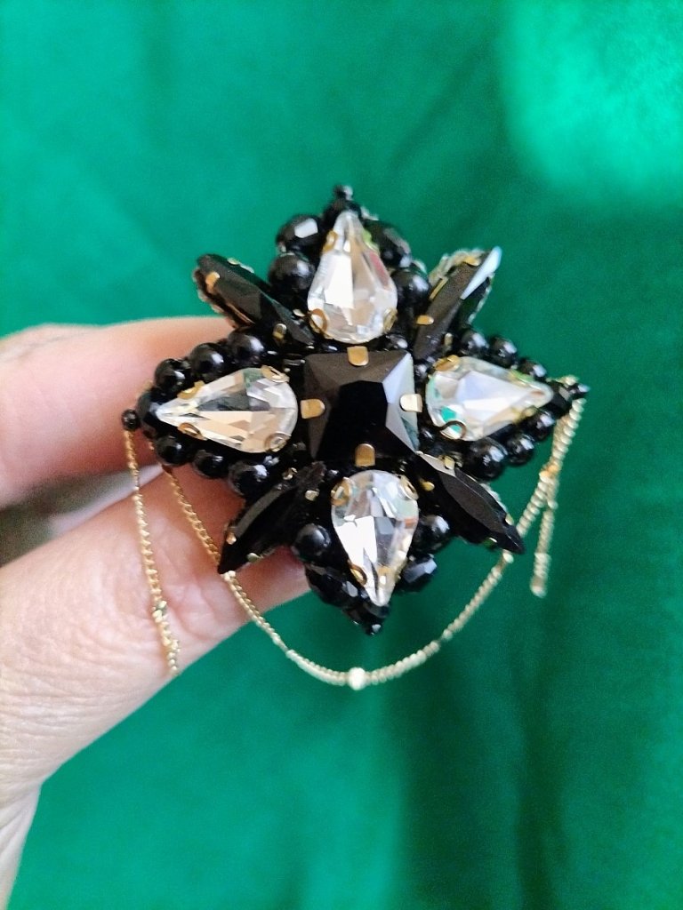 Брошь Классика