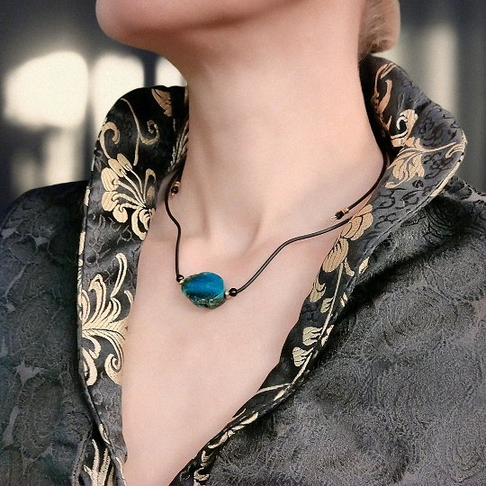 Колье из синего агата