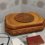 Подарок на свадьбу. Большая резная шкатулка Древо Рода с монограммой