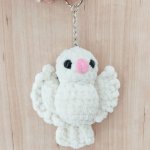 Брелок вязаный птичка