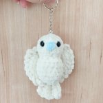 Брелок вязаный птичка