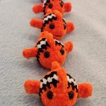 Брелок вязаный рыбка