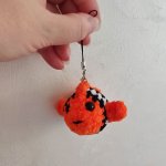 Брелок вязаный рыбка