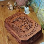 Подарок на свадьбу. Большая резная шкатулка Древо Рода с монограммой