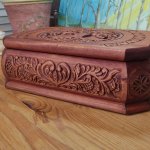 Подарок на свадьбу. Большая резная шкатулка Древо Рода с монограммой