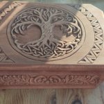 Подарок на свадьбу. Большая резная шкатулка Древо Рода с монограммой