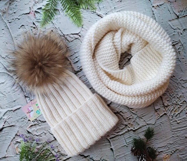 Женская шапка и снуд в два оборота