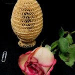 Пасхальное бежевое «Яйцо Фаберже» квиллинг.