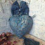 Сердце -синии розы