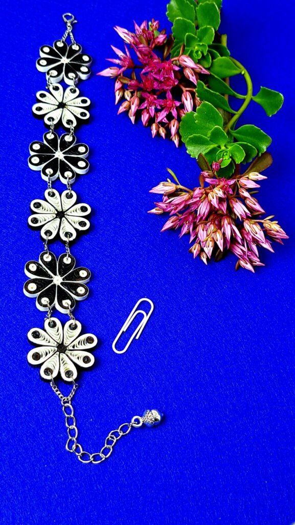 Браслет квиллинг «Ромашки»