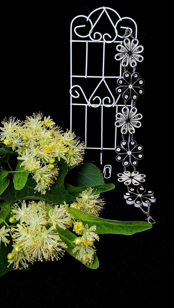 Браслет квиллинг «Ромашки»