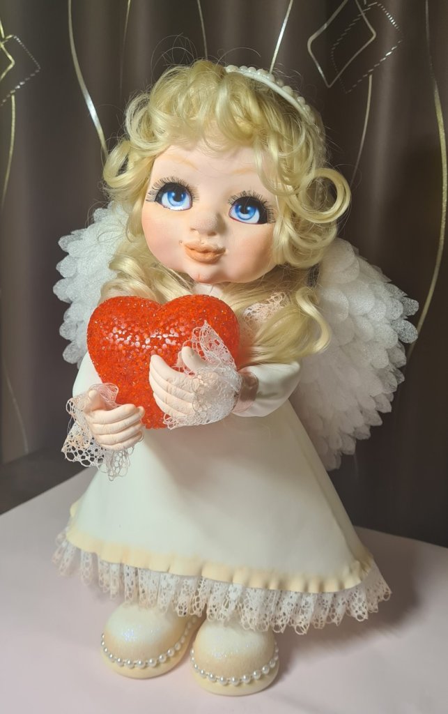 Ангелок со светящимися крылышками