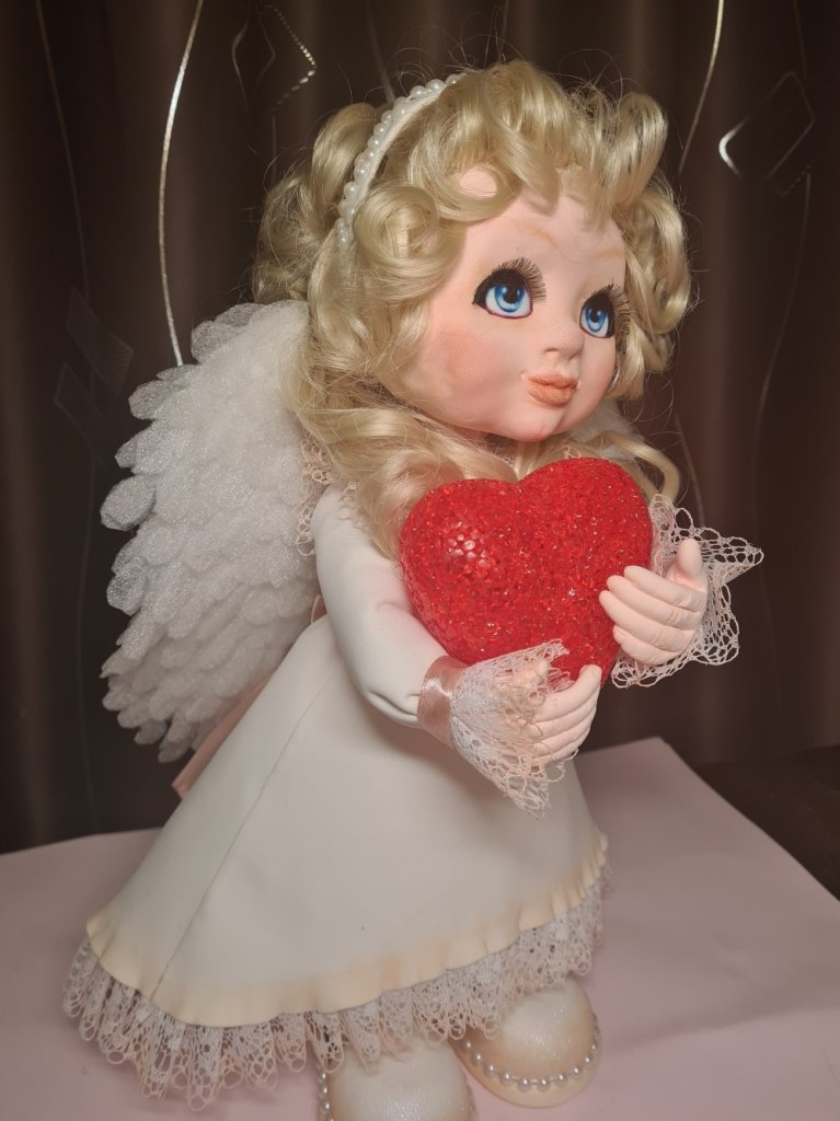 Ангелок со светящимися крылышками