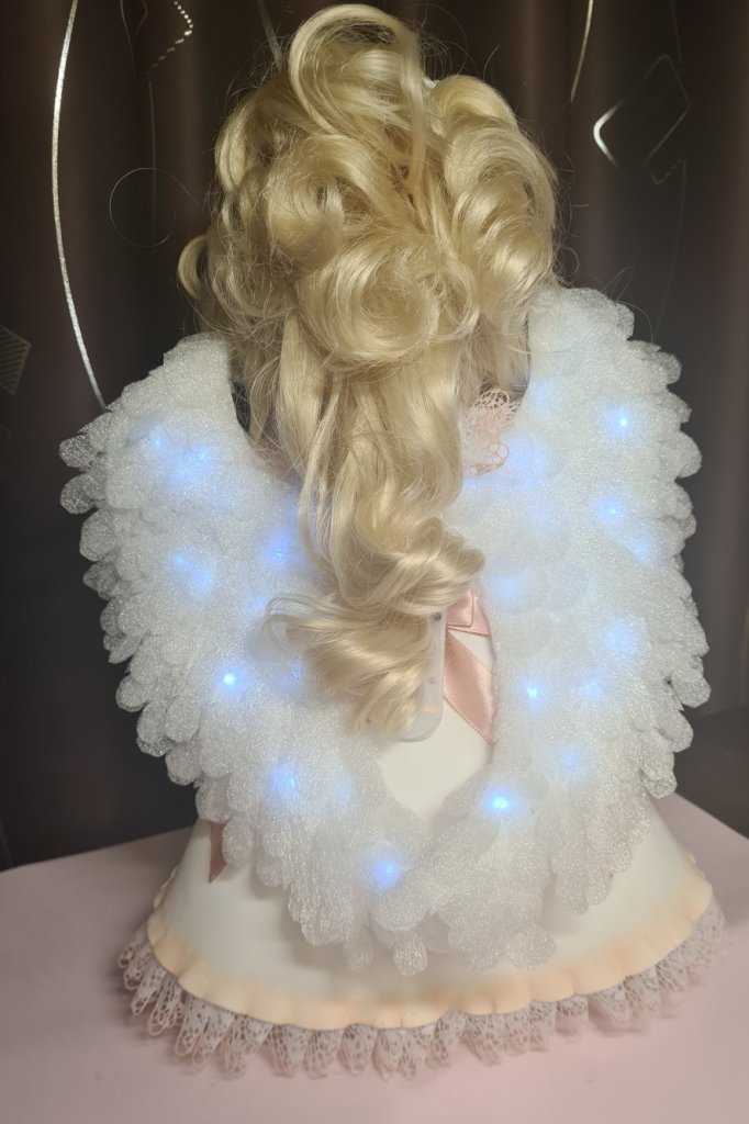 Ангелок со светящимися крылышками