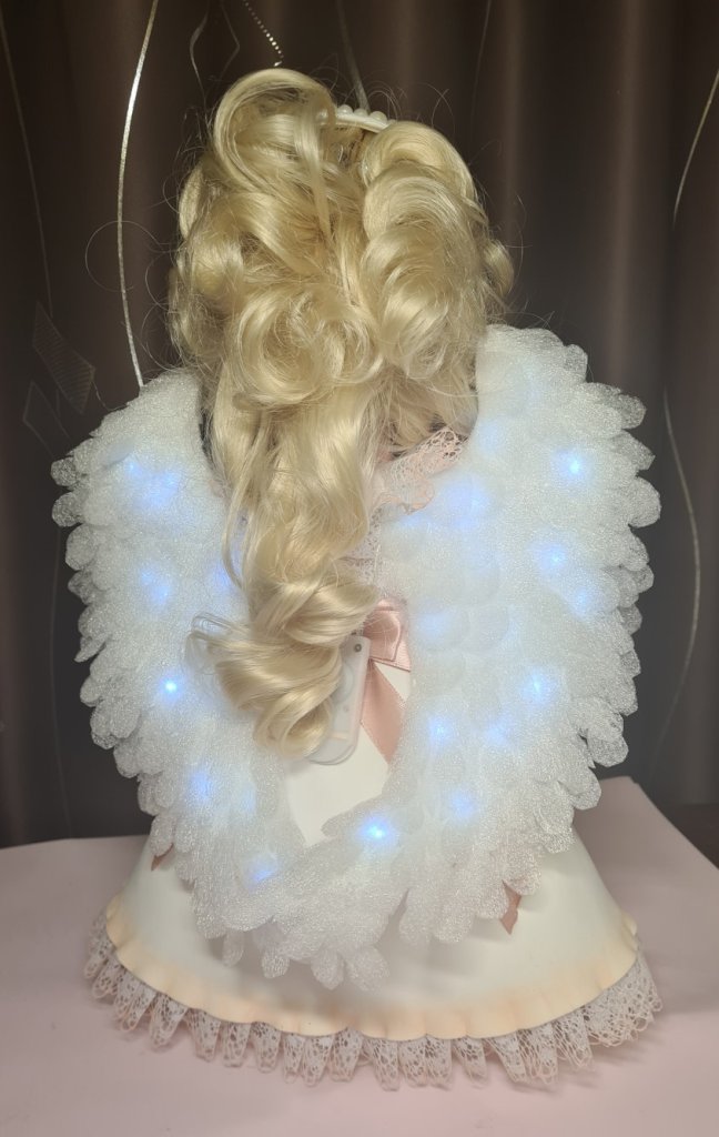 Ангелок со светящимися крылышками