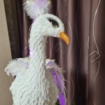 Фигура Павлина со светящимся хохолком и хвостом