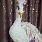 Фигура Павлина со светящимся хохолком и хвостом