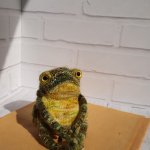 Зелёная породистая жаба