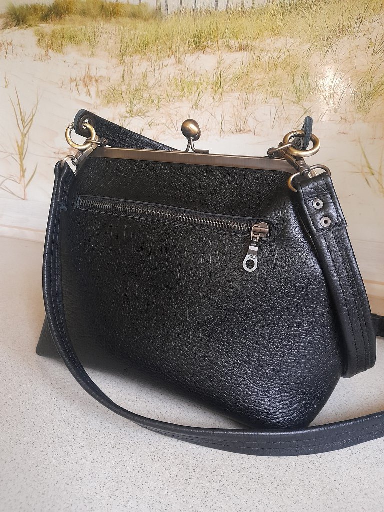 Сумка из натуральной кожи на фермуаре