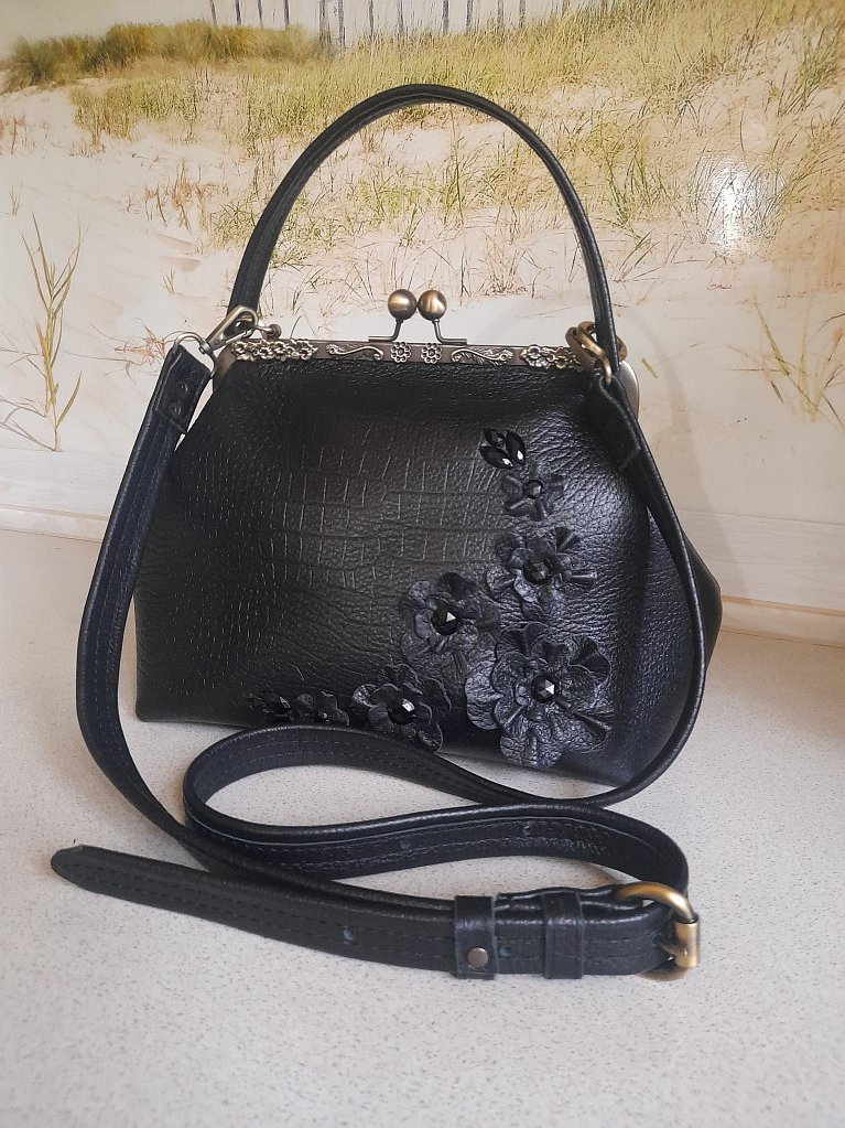 Сумка из натуральной кожи на фермуаре