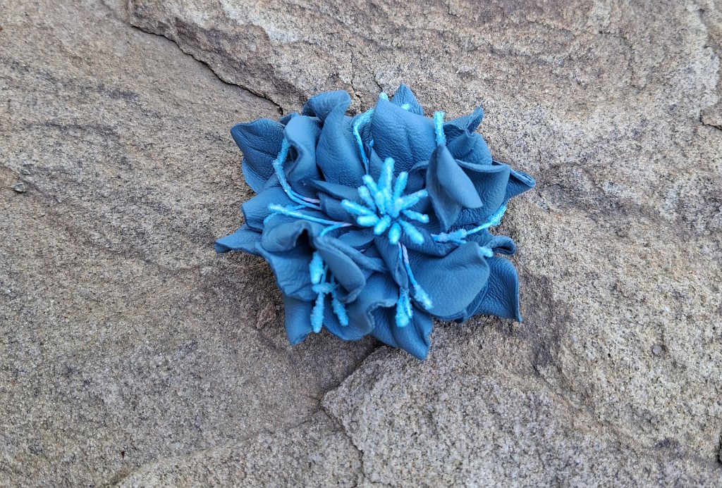 Брошь «цветок»