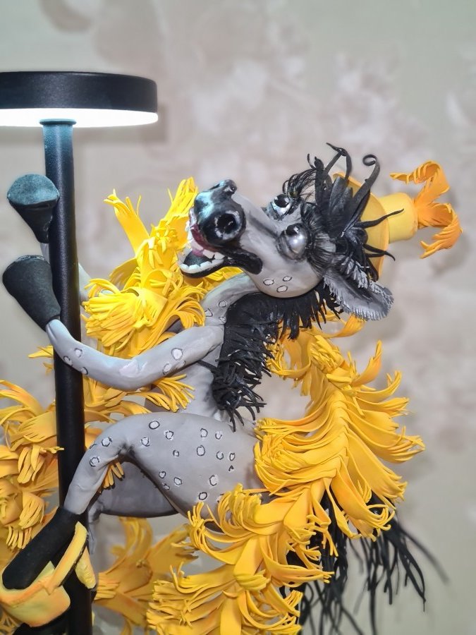 Светильник Лошадь на пилоне