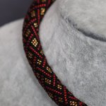 Колье-жгут из бисера