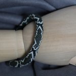 Браслет-змейка из бисера