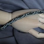 Браслет-змейка из бисера