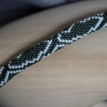 Браслет-змейка из бисера