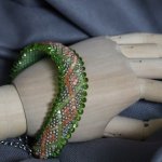 Двухсторонний браслет из бисера