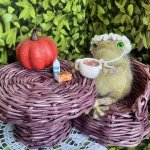 Зеленая жаба из пуха норки