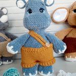 Вязаные малыши: бегемот и носорог