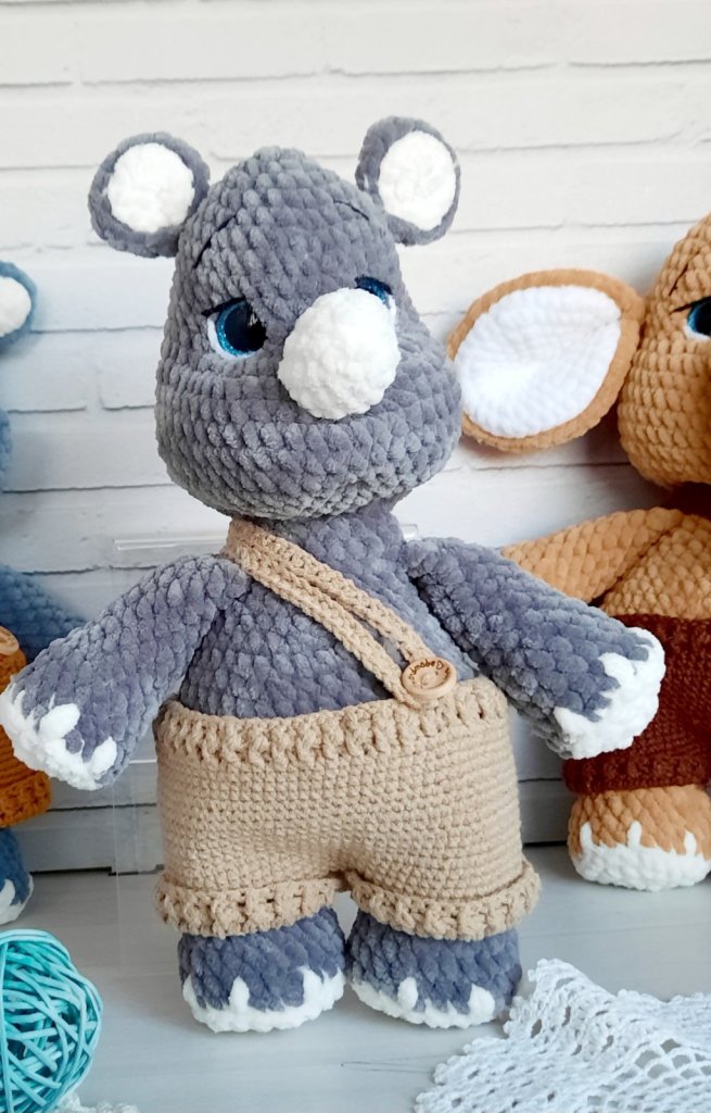 Вязаные малыши: бегемот и носорог