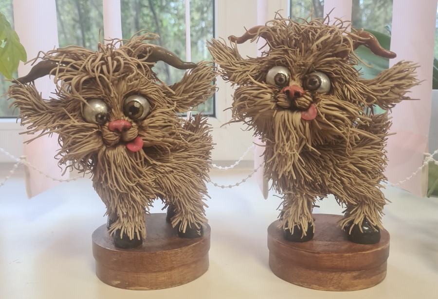 Шкатулка с забавной козочкой