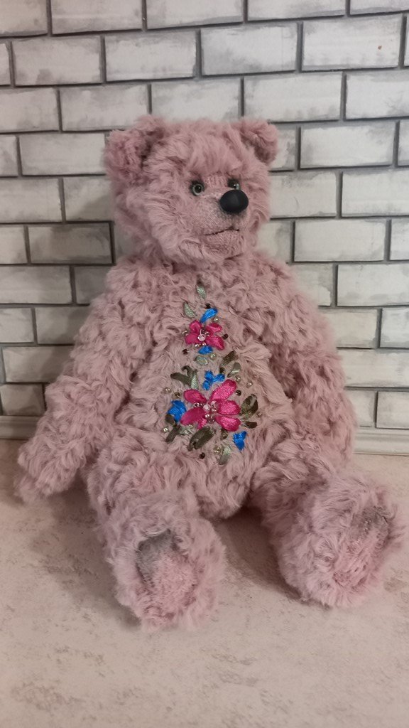Мишка с вышивкой