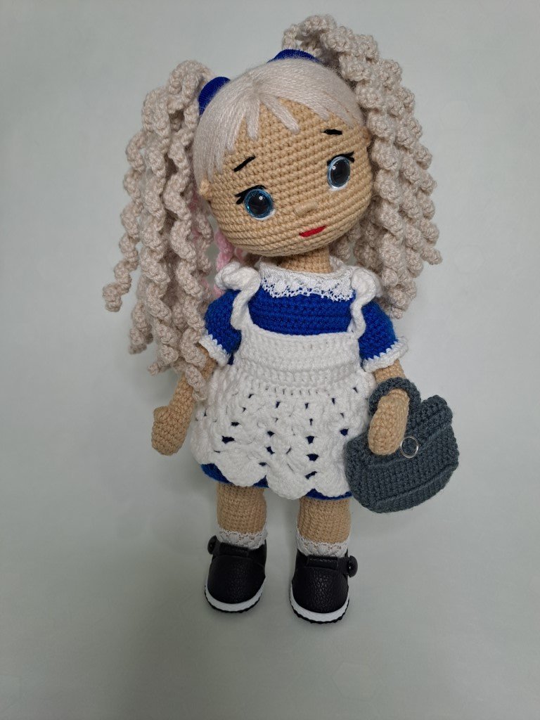 Куколка-школьница