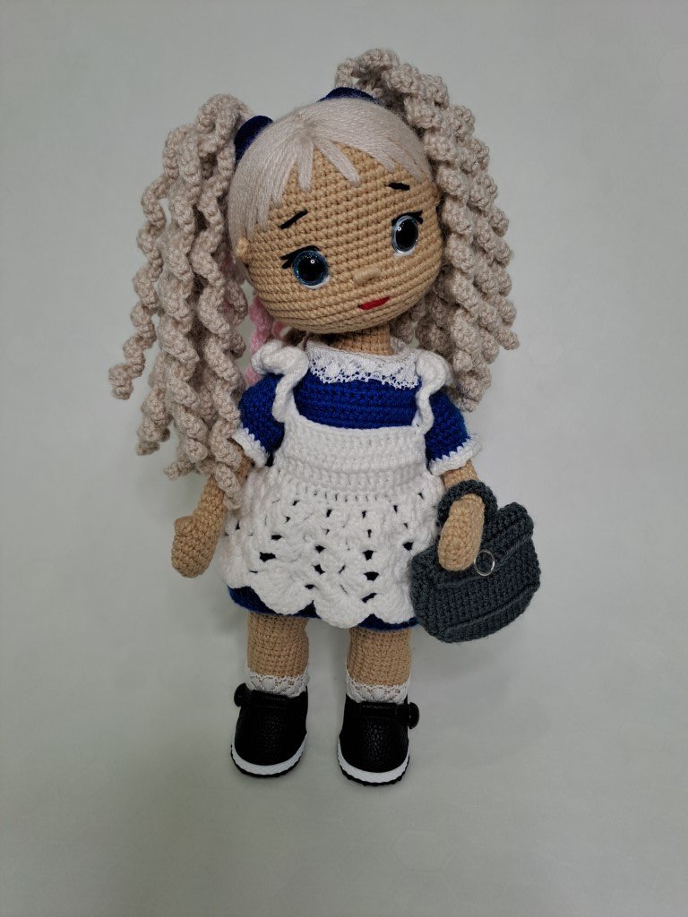 Куколка-школьница